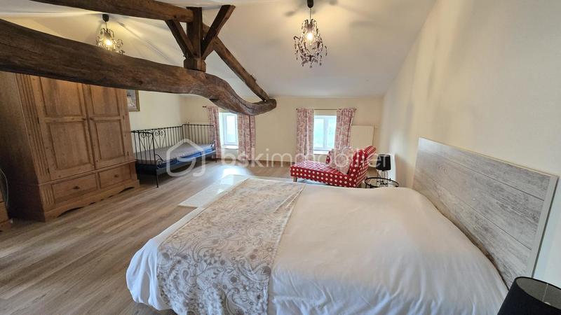 Maison - 240 m² - 8 pièces