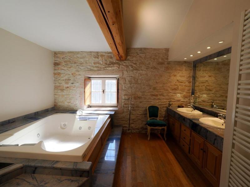 Maison - 344 m² - 15 pièces