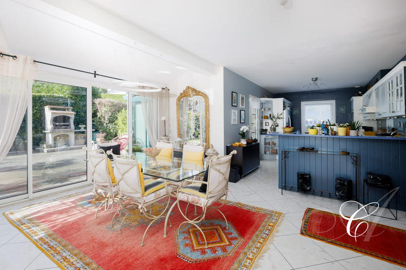 Maison traditionnelle - 171 m² - 7 pièces