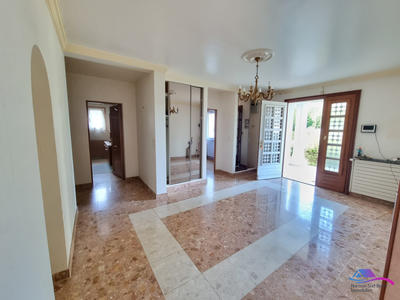 Maison - 334 m² - 6 pièces