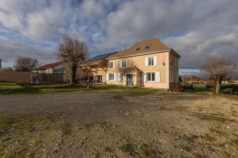 Maison - 222 m² - 7 pièces