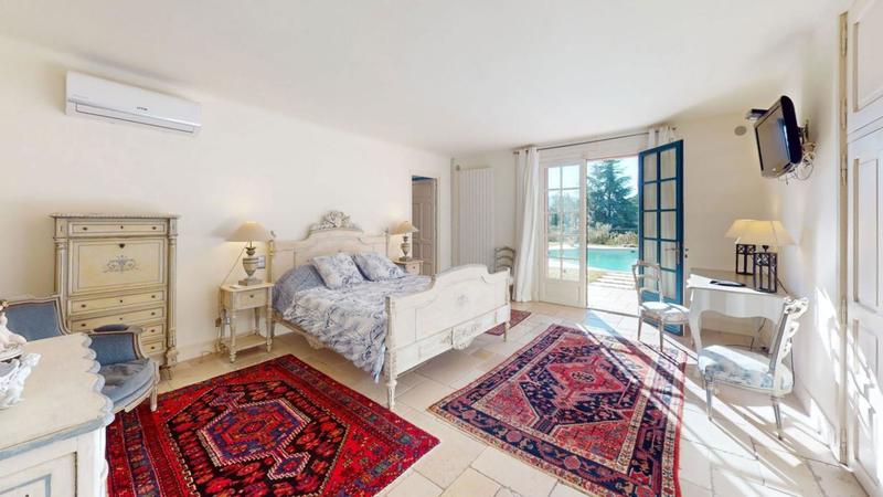 Propriété - 980 m²