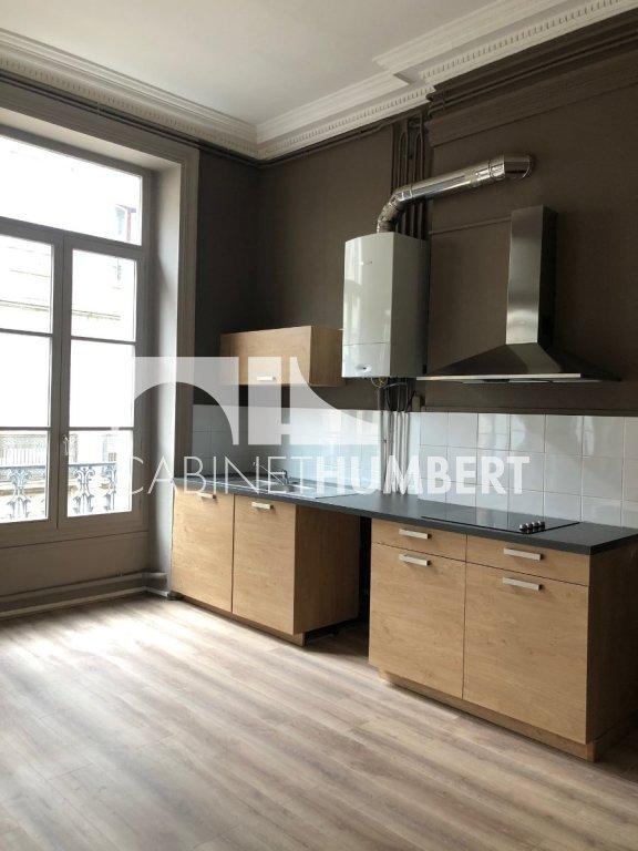 Appartement - 99 m² - 4 pièces