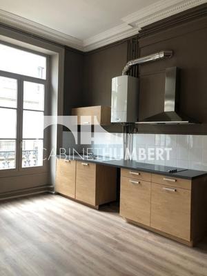 Appartement - 99 m² - 4 pièces
