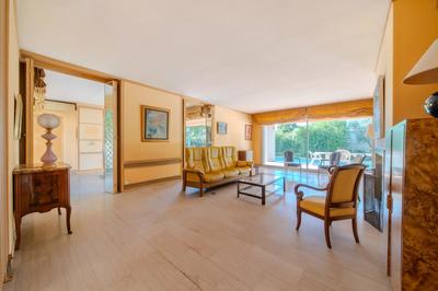 Maison - 302 m² - 10 pièces