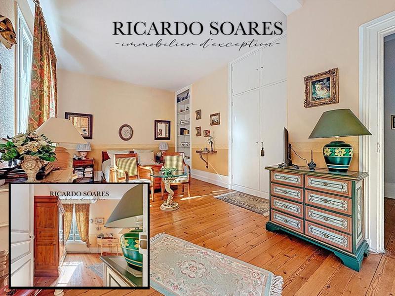 Demeure - 278 m² - 11 pièces