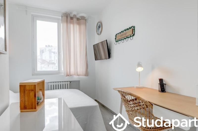 Chambre - 11 m² - 1 pièce