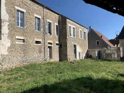 Maison - 648 m² - 11 pièces