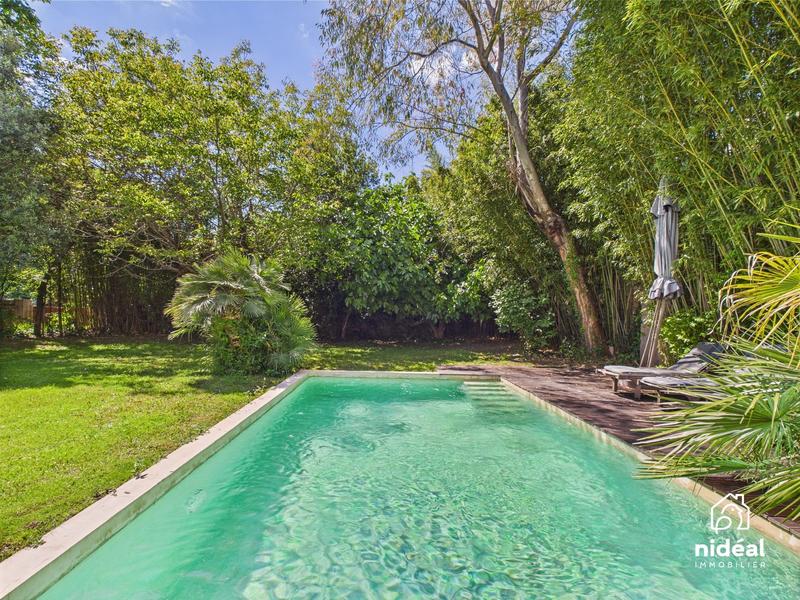 Mas - 350 m² - 13 pièces