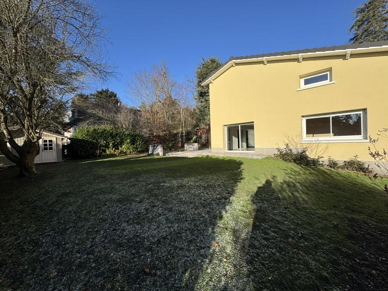 Villa - 281 m² - 9 pièces