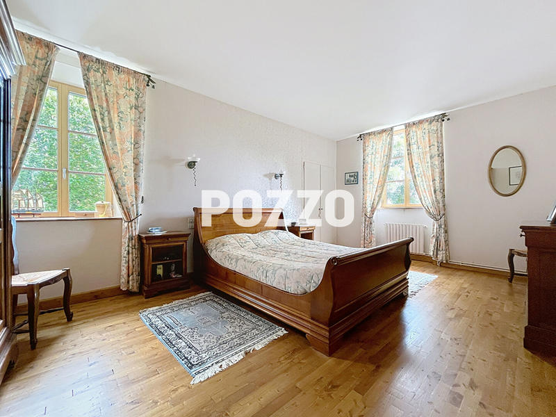 Maison - 240 m² - 9 pièces