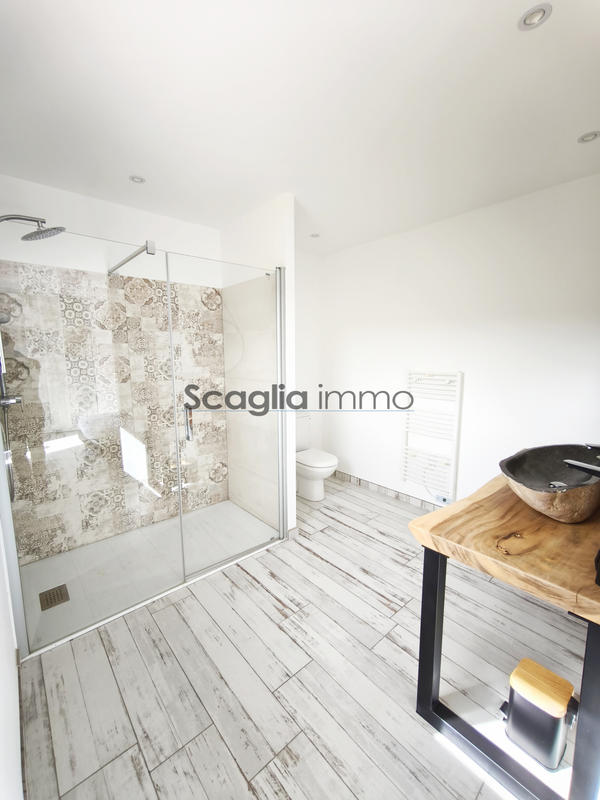 Maison - 230 m² - 7 pièces