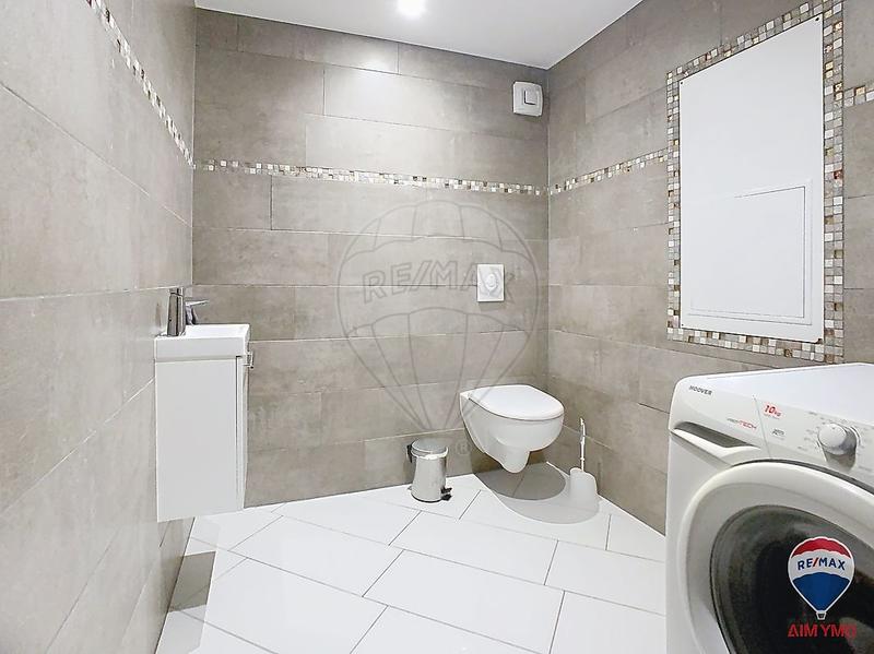 Maison - 240 m² - 9 pièces