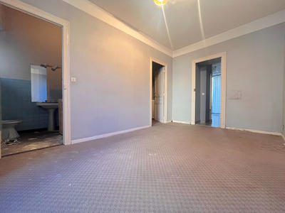 Local commercial - 110 m² - 4 pièces