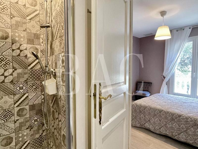 Villa - 235 m² - 8 pièces