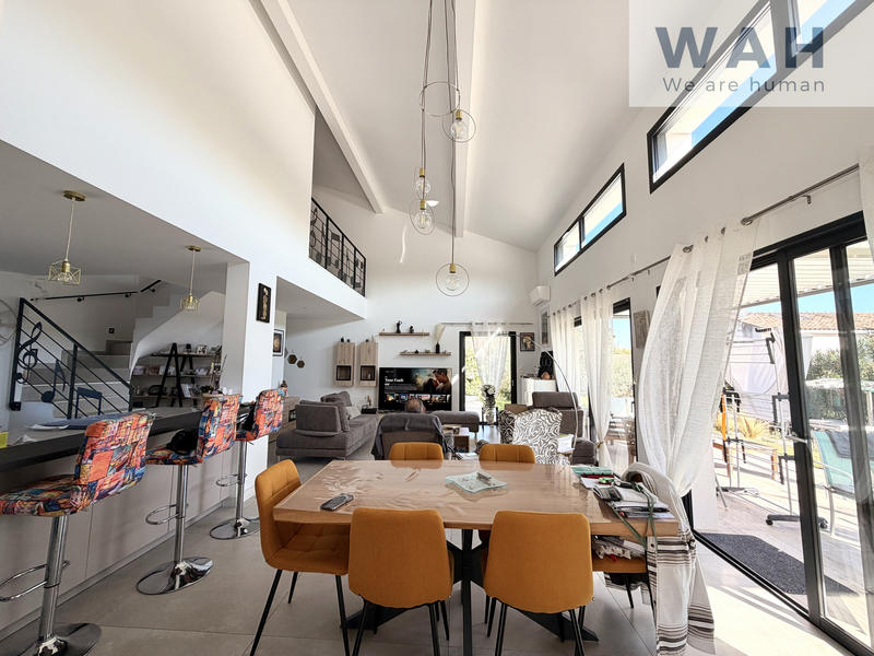 Maison - 218 m² - 5 pièces