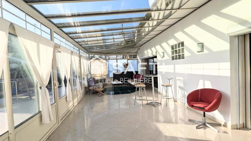 Maison - 221 m² - 8 pièces