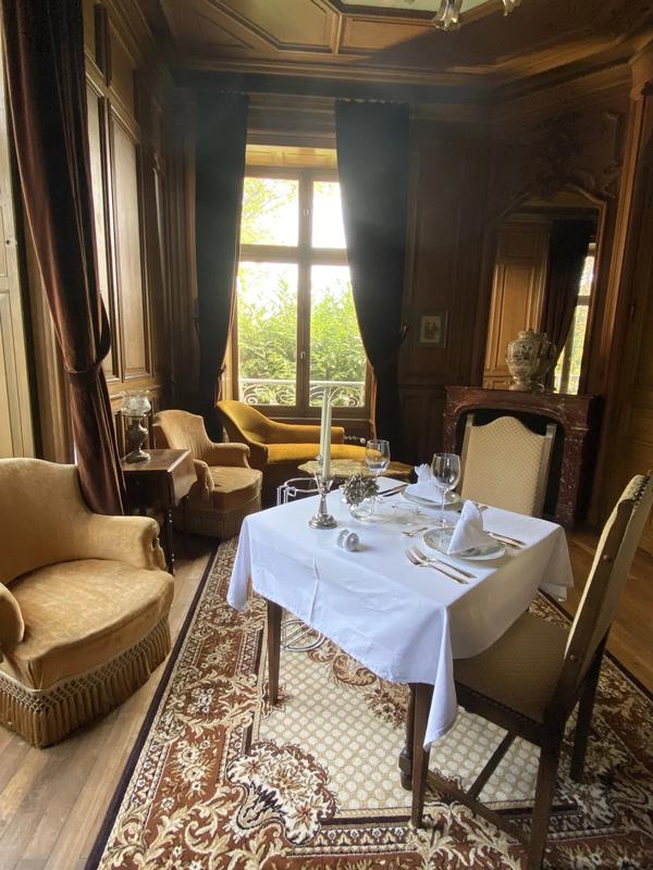 Château - 4 200 m² - 72 pièces