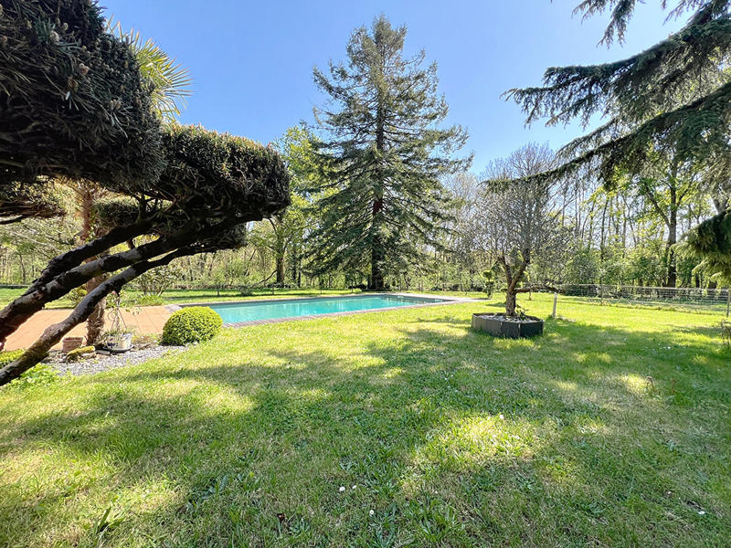 Maison - 232 m² - 7 pièces