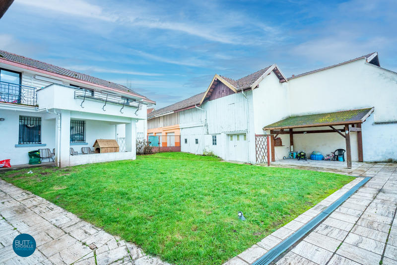 Maison - 390 m² - 11 pièces