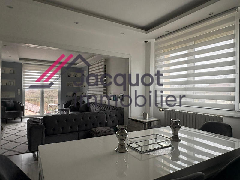 Maison - 209 m² - 9 pièces