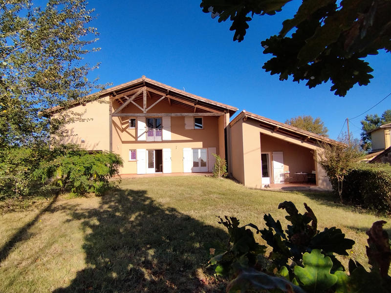 Maison - 270 m² - 9 pièces