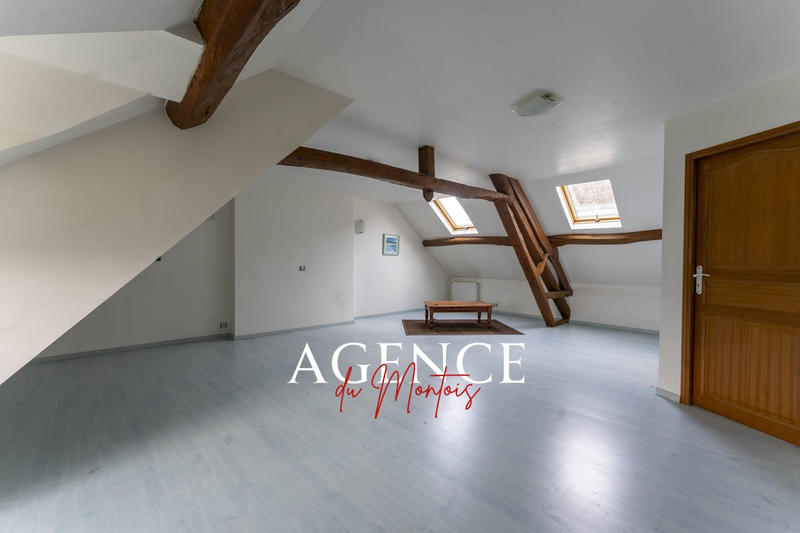 Maison - 251 m² - 5 pièces