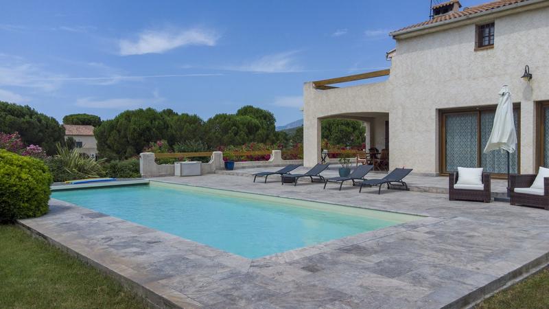 Villa - 265 m² - 9 pièces