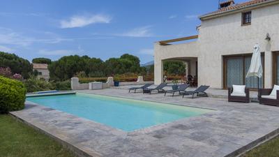 Villa - 265 m² - 9 pièces