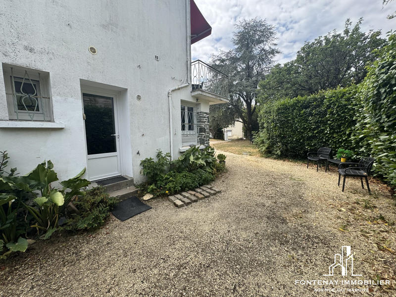 Maison - 242 m² - 10 pièces