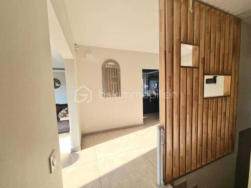 Maison - 180 m² - 9 pièces