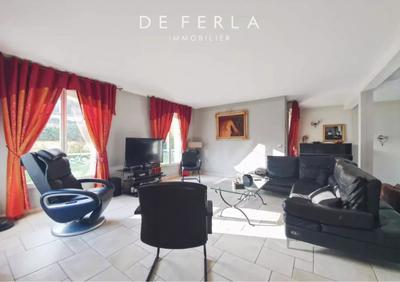 Maison - 340 m² - 10 pièces