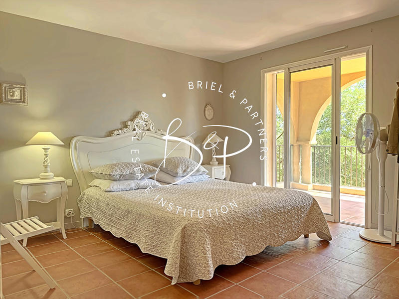 Maison - 267 m² - 8 pièces