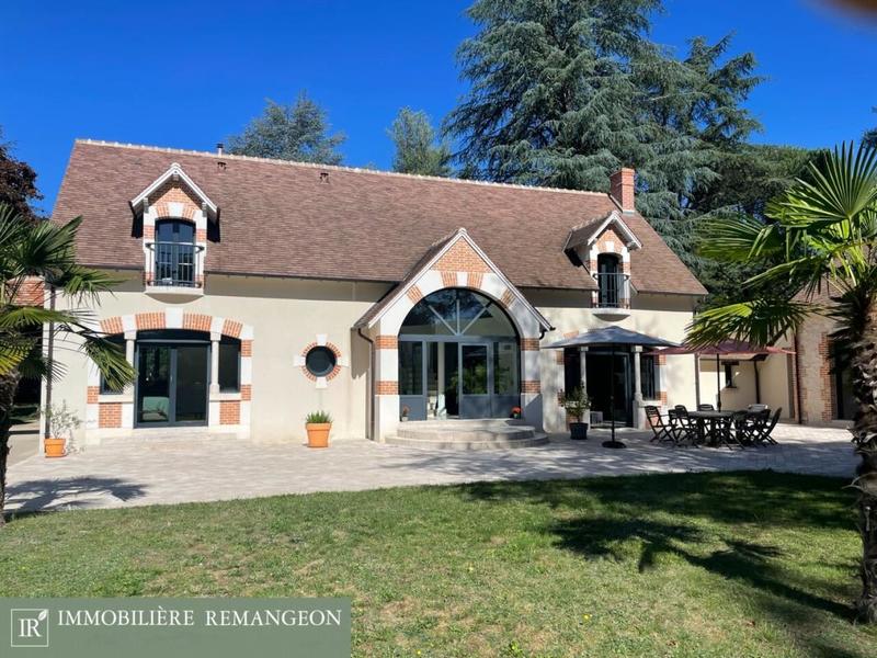 Propriété - 338 m² - 8 pièces