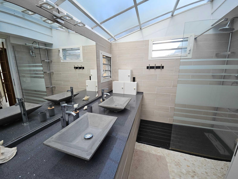 Maison - 225 m² - 8 pièces