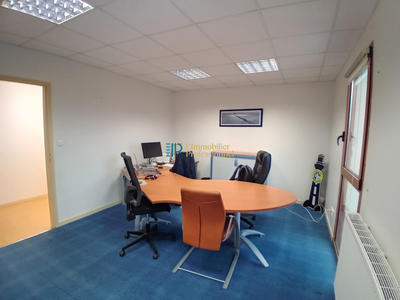 Bureau - 764 m² - 19 pièces