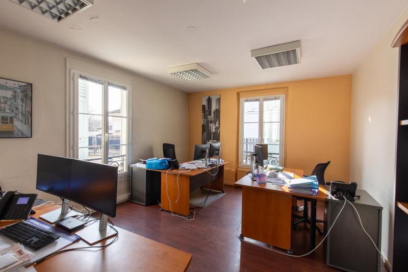 Appartement - 240 m² - 11 pièces