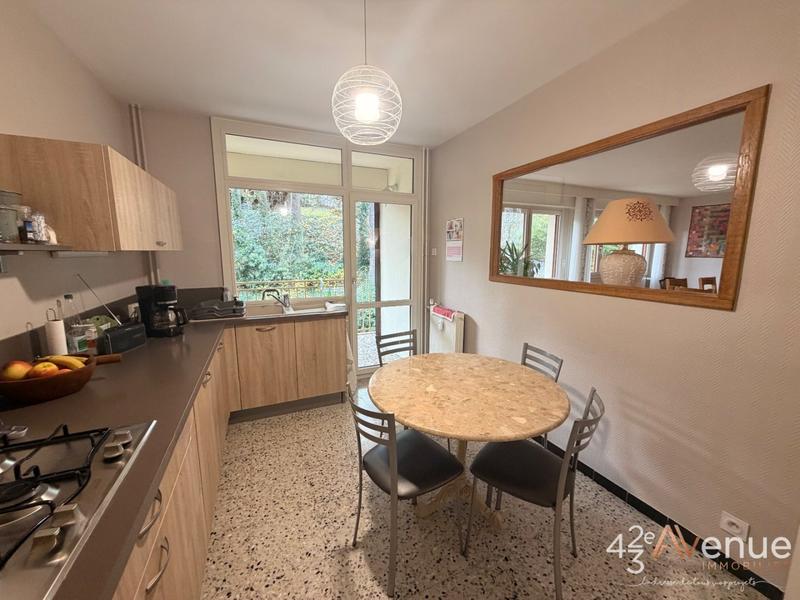 Appartement - 144 m² - 5 pièces