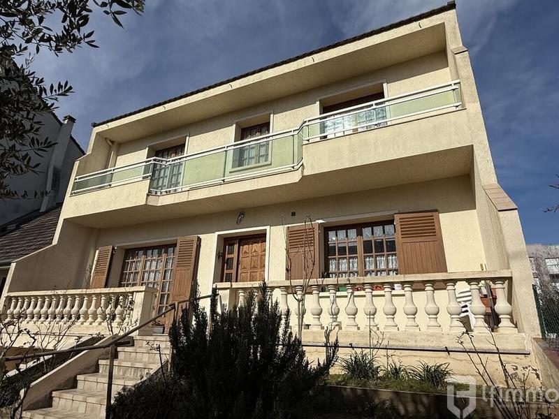 Pavillon - 200 m² - 8 pièces