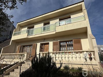 Pavillon - 200 m² - 8 pièces