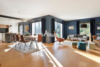 Maison - 210 m² - 10 pièces