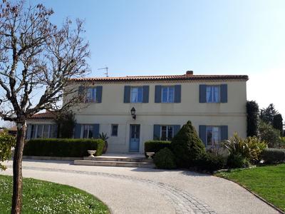 Maison - 300 m² - 9 pièces