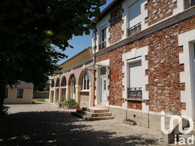 Maison - 305 m² - 10 pièces