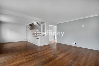 Pavillon - 247 m² - 7 pièces