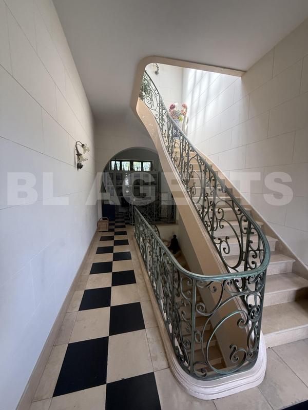 Demeure - 268 m² - 9 pièces