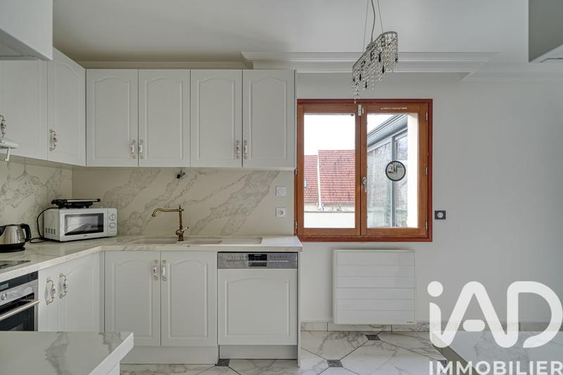 Maison - 182 m² - 9 pièces