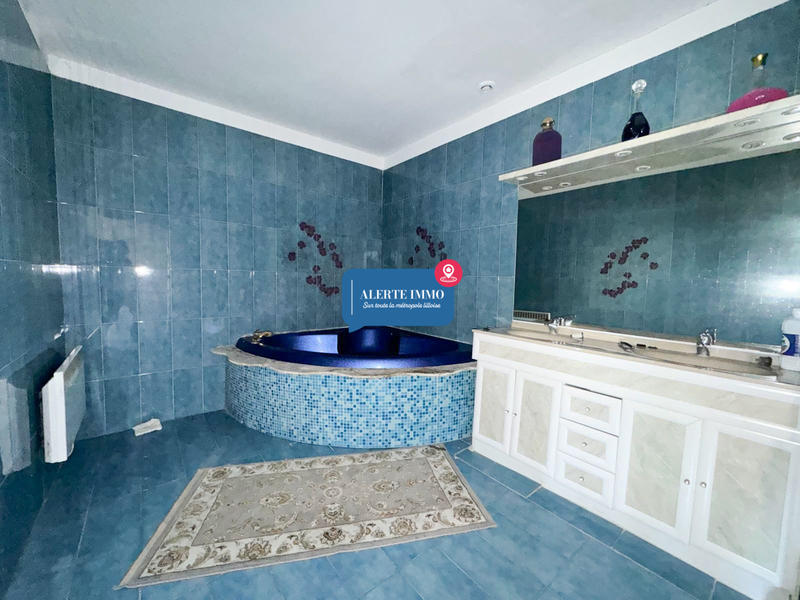 Maison - 203 m² - 5 pièces