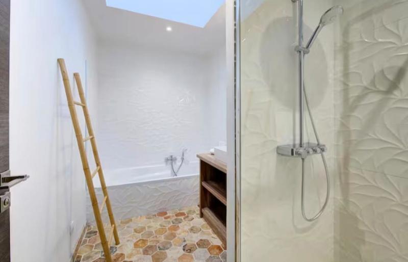 Maison - 280 m² - 7 pièces