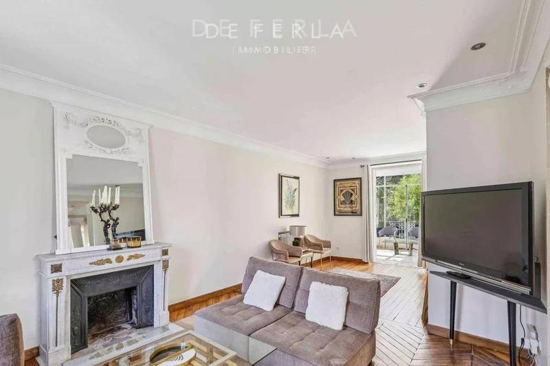 Demeure - 295 m² - 10 pièces