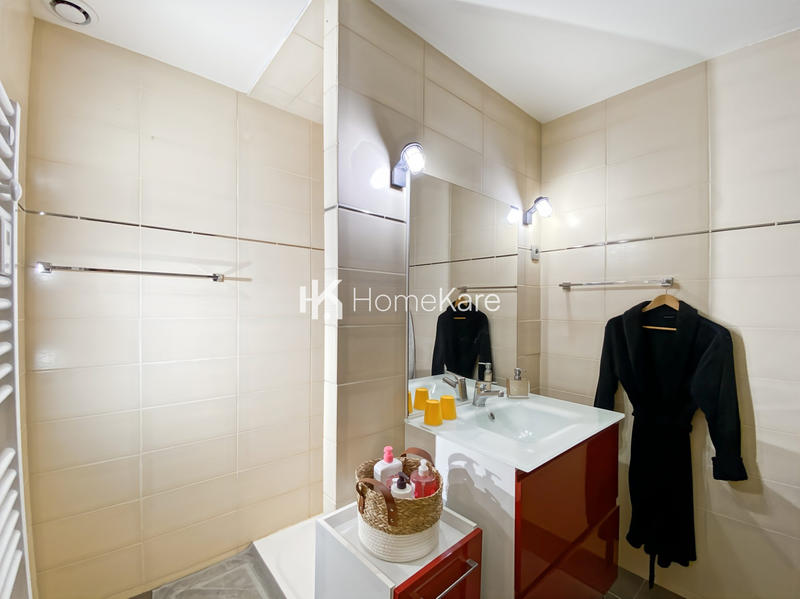 Maison - 300 m² - 8 pièces